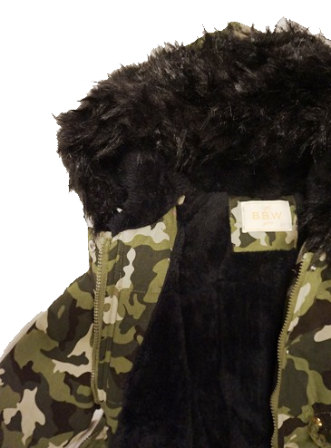 Kurtka zimowa dziewczęca/dziecięca parka moro z czarnym futrem, naszywkami i kapturem