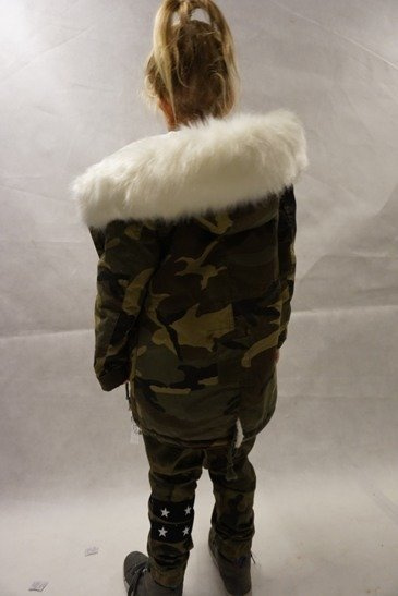 Kurtka zimowa dziewczęca parka moro z białym futrem