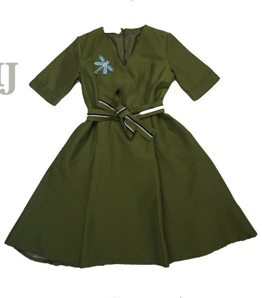 Sukienka khaki/oliwkowa damska z ozdobną ważką