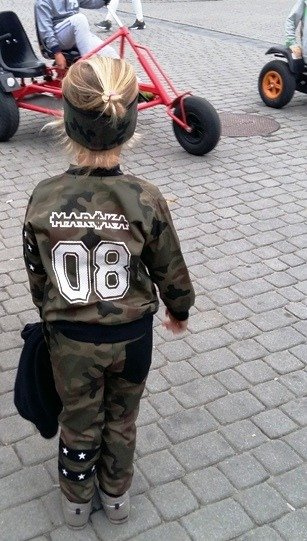 Mundurek moro w kamuflażu WZ93 z nadrukiem i wszytymi taśmami