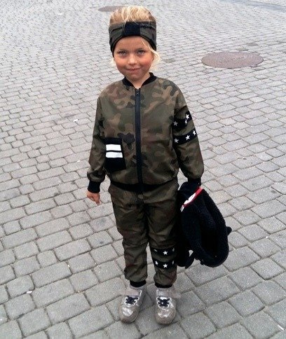 Mundurek moro w kamuflażu WZ93 z nadrukiem i wszytymi taśmami