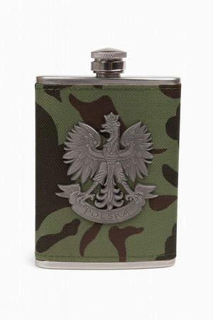 Piersiówka moro z godłem