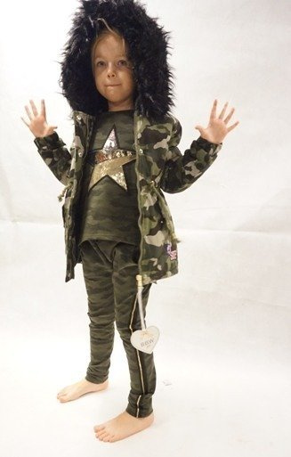 Kurtka zimowa dziewczęca/dziecięca parka moro z czarnym futrem, naszywkami i kapturem