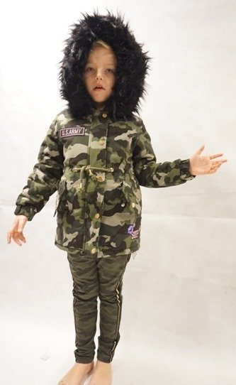 Kurtka zimowa dziewczęca/dziecięca parka moro z czarnym futrem, naszywkami i kapturem