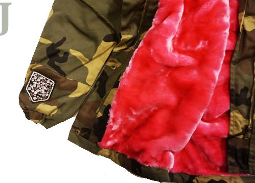 Kurtka parka damska/młodzieżowa zimowa z różowym futrem, naszywki, kaptur