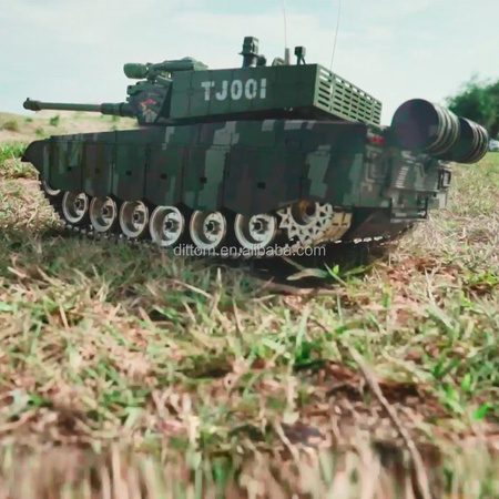 Czołg bojowy 1:18 RC HH Poland – duży, zdalnie sterowany model z kamerą WiFi, efektami dźwiękowymi i świetlnymi