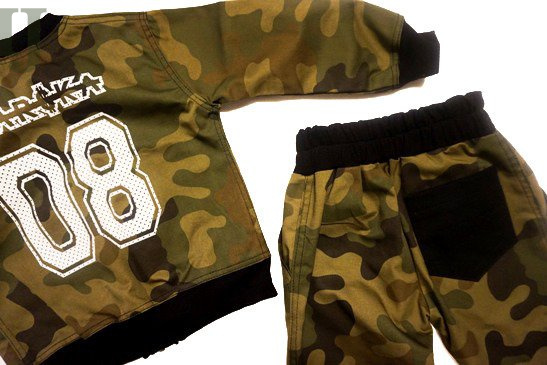 Mundurek moro w kamuflażu WZ93 z nadrukiem i wszytymi taśmami ROZM. 146-164